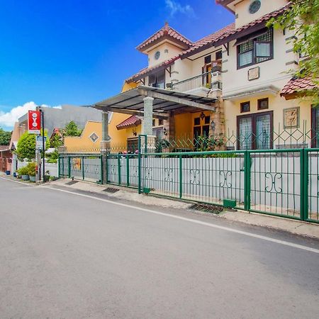Oyo 3217 The Ts Homestay Malang Eksteriør bilde