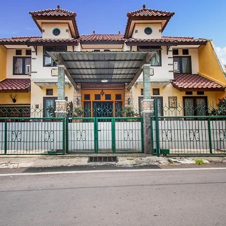 Oyo 3217 The Ts Homestay Malang Eksteriør bilde